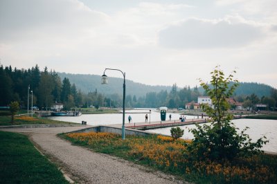 AI-generated travel thumbnail for Comuna Balta Albă