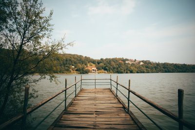 AI-generated travel thumbnail for Comuna Glăvile