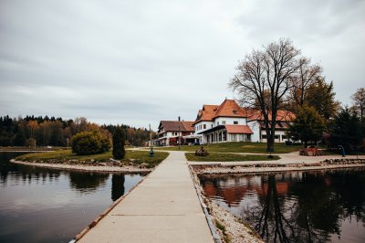 AI-generated travel thumbnail for Comuna Răcăşdia