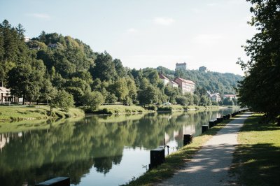 AI-generated travel thumbnail for Comuna Răsmireşti