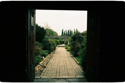 AI-generated travel thumbnail for Comuna Tomşani