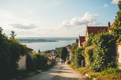 AI-generated travel thumbnail for Constanţa