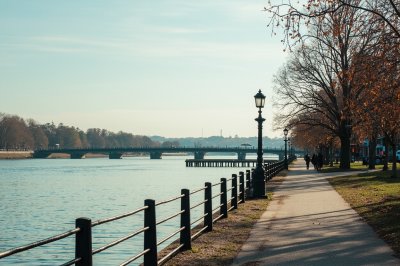 AI-generated travel thumbnail for Couilly-Pont-aux-Dames