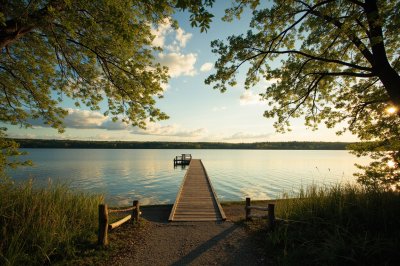 AI-generated travel thumbnail for Country Squire Lakes