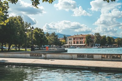 AI-generated travel thumbnail for Coves de Vinromà les