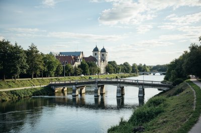 AI-generated travel thumbnail for Crauthem