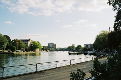 AI-generated travel thumbnail for Croydon