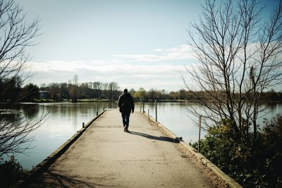 AI-generated travel thumbnail for Cubzac-les-Ponts