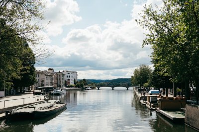 AI-generated travel thumbnail for Cully