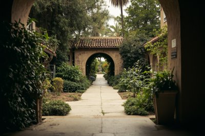 AI-generated travel thumbnail for Culver City