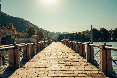 AI-generated travel thumbnail for Darro