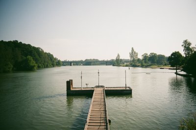 AI-generated travel thumbnail for Dávod