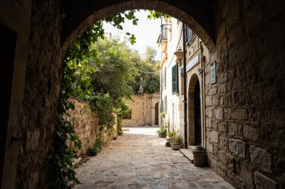 AI-generated travel thumbnail for Deifontes