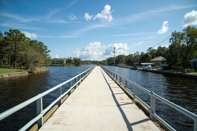 AI-generated travel thumbnail for Desoto Lakes