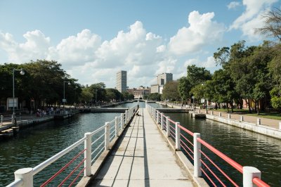 AI-generated travel thumbnail for Distrito Central
