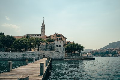 AI-generated travel thumbnail for Domio