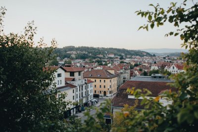 AI-generated travel thumbnail for Dravlje District