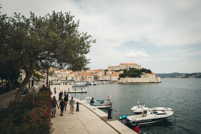 AI-generated travel thumbnail for Dubrovnik