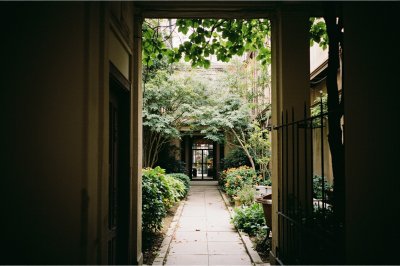 AI-generated travel thumbnail for East Harlem