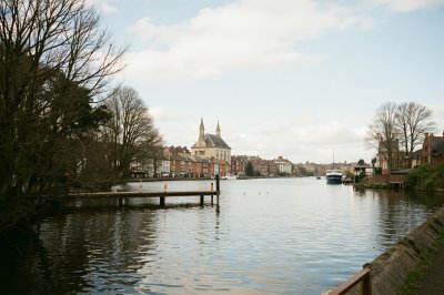 AI-generated travel thumbnail for Edenbridge