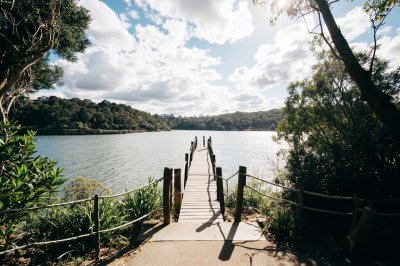 AI-generated travel thumbnail for Edgecliff