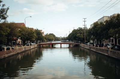 AI-generated travel thumbnail for Edna