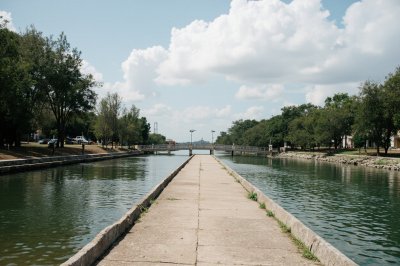 AI-generated travel thumbnail for El Burrión
