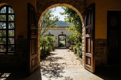AI-generated travel thumbnail for El Capulín