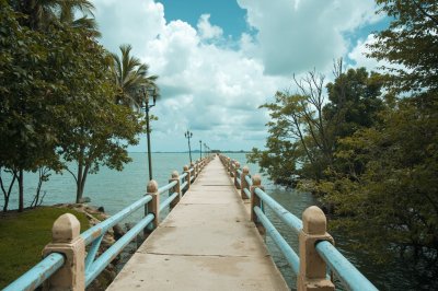 AI-generated travel thumbnail for El Factor