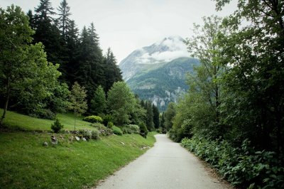 AI-generated travel thumbnail for Elmen