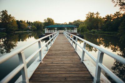 AI-generated travel thumbnail for Eminence