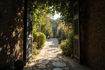 AI-generated travel thumbnail for Encinillas