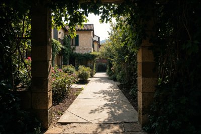AI-generated travel thumbnail for Enemonzo-Quinis