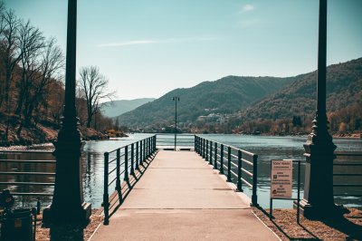 AI-generated travel thumbnail for Erciş