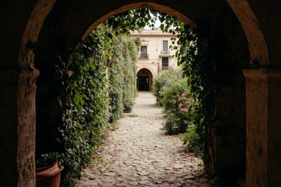 AI-generated travel thumbnail for Escurial