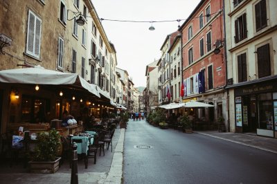 AI-generated travel thumbnail for Étrembières