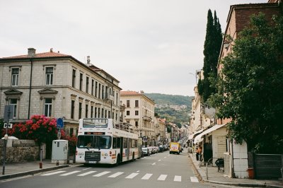 AI-generated travel thumbnail for Évosmos