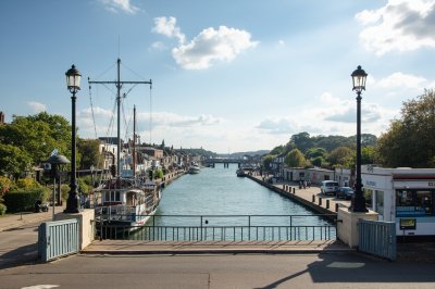 AI-generated travel thumbnail for Exmouth