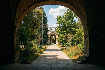 AI-generated travel thumbnail for Falënki