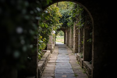 AI-generated travel thumbnail for Faraoaní