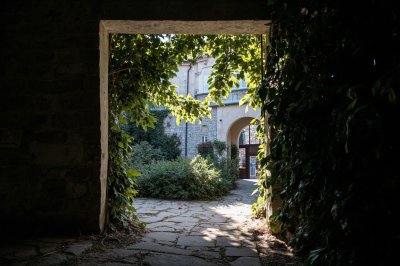 AI-generated travel thumbnail for Fărcăşeşti