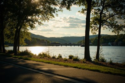 AI-generated travel thumbnail for Farmington