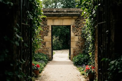 AI-generated travel thumbnail for Farnham