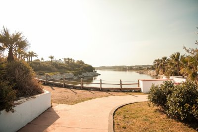 AI-generated travel thumbnail for Faro