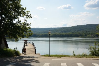 AI-generated travel thumbnail for Fărtăţeşti
