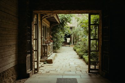 AI-generated travel thumbnail for Ferdosiye