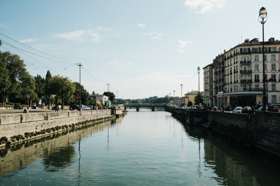 AI-generated travel thumbnail for Feyzin