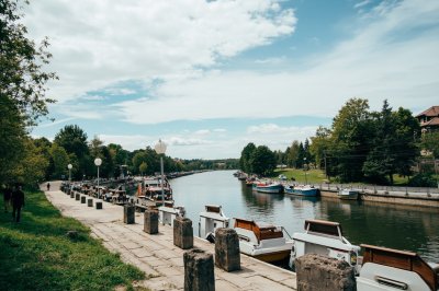 AI-generated travel thumbnail for Filitelnic