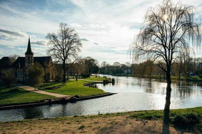 AI-generated travel thumbnail for Flogny-la-Chapelle