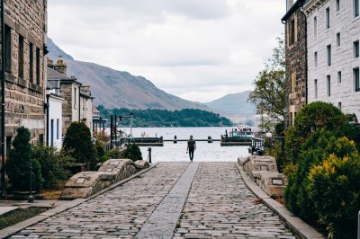 AI-generated travel thumbnail for Fort William